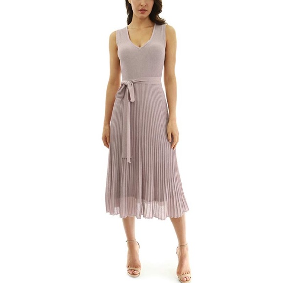 PattyBoutik Dresses & Skirts - PattyBoutik V Neck Pleated Midi Dress NEW, NWT